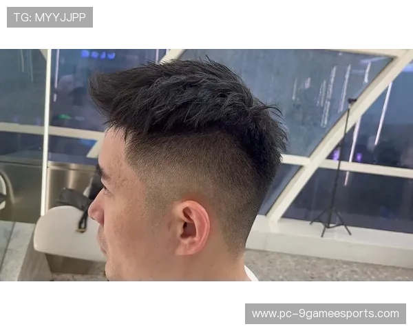 足球球星独特三角发型造型男士发型潮流趋势解析与搭配技巧